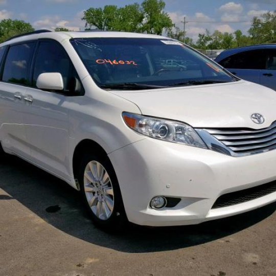 Thảm lót sàn Toyota Sienna 