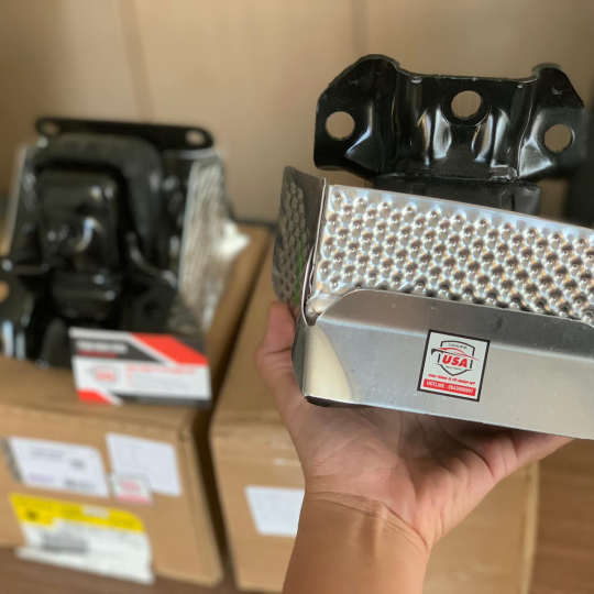 Cao su chân máy Cadillac Ascalade ESV 