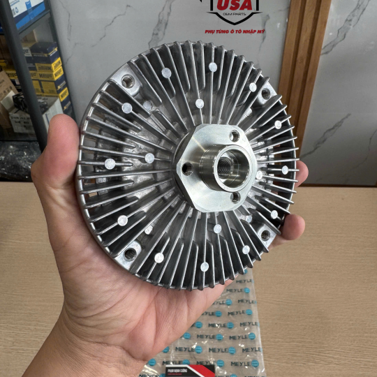 Ly tâm quạt giải nhiệt Volkswagen Passat 