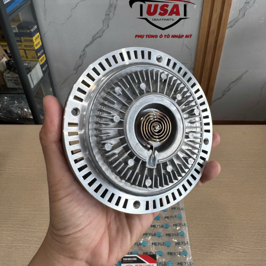 Ly tâm quạt giải nhiệt Volkswagen Passat 