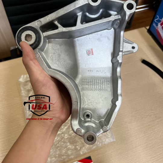 Giá bắt  chân máy Mercerdes  GLA - A2702200006