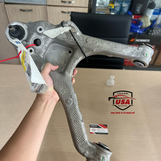 Càng A trước Chevrolet Corvetee Z06 - 23490421 