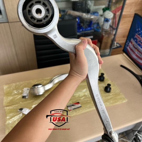 Càng cong trước Mercedes GLC 300  