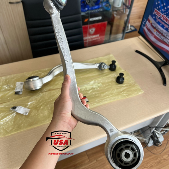 Càng cong trước Mercedes GLC 300  