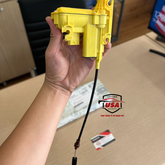Motor hít cửa sau Mercedes E 300 