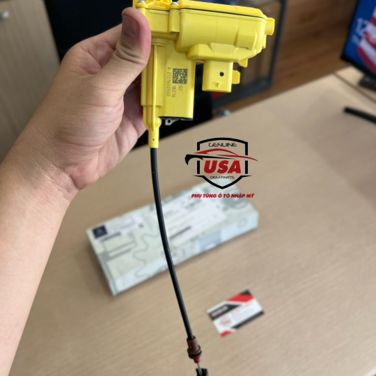Motor hít cửa sau Mercedes E 300 