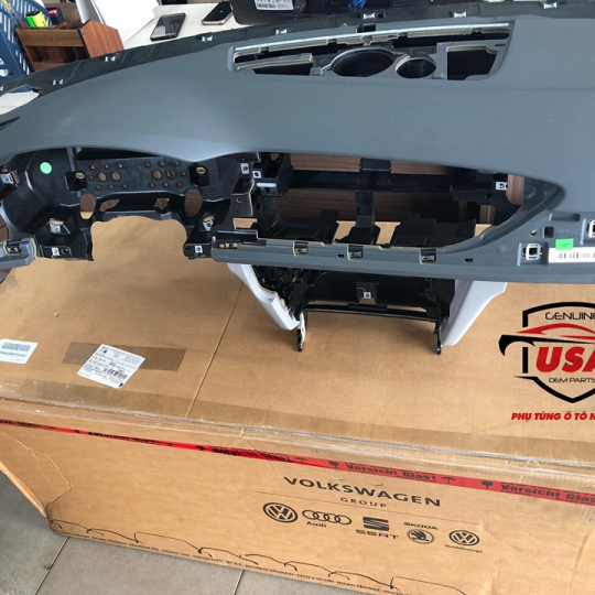 Mặt Táp lô Audi A6  - 4G1857001EF1