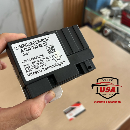 Hộp khiển bơm xăng Mercedes E200  