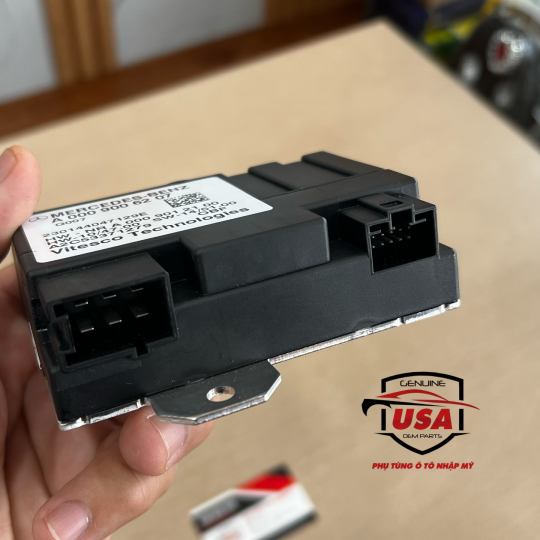 Hộp khiển bơm xăng Mercedes E200  