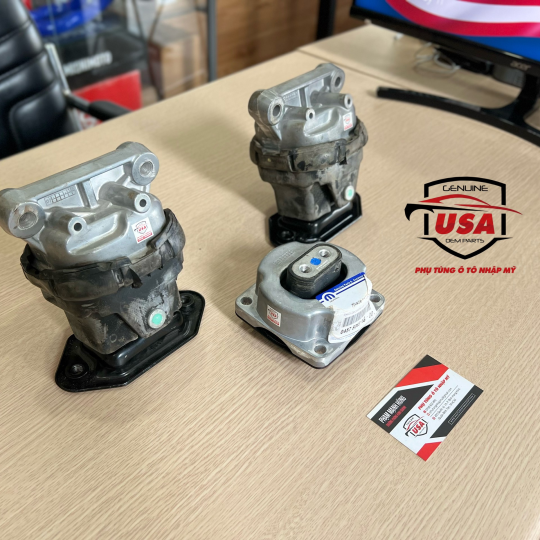 Bộ cao su chân máy , chân số  Chrysler  300C - 4578044AC - 4578063AD 