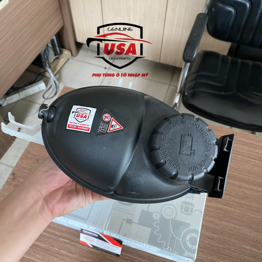 Bình nước phụ Mercedes CLS400 - A2045000749