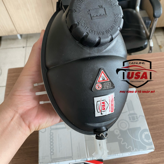 Bình nước phụ Mercedes CLS400 - A2045000749