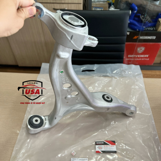 Càng  A dưới Mercedes GLE 43 AMG 