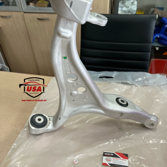 Càng  A dưới Mercedes GLE 43 AMG 