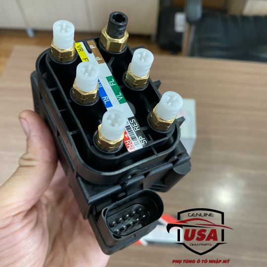 Cụm valve chia hơi Mercedes GLS 350  - A2123200358