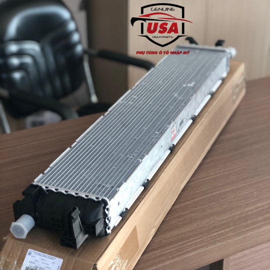 Két giải nhiệt tăng áp AuDi A6 , A7    -  8K0145804E