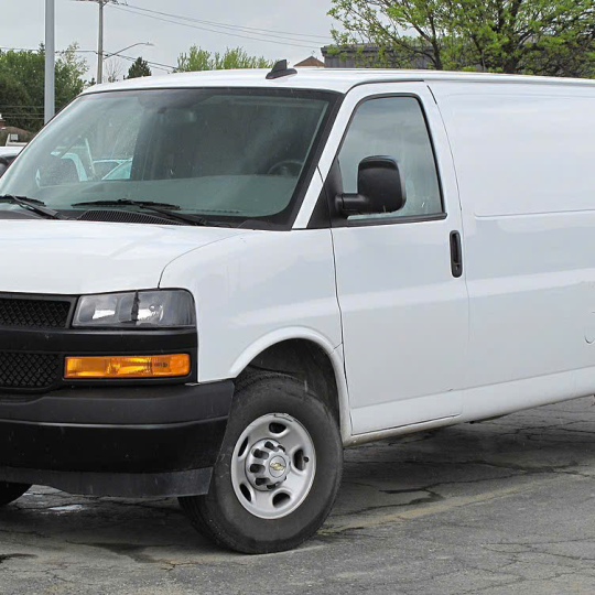 Bi Moay ơ trước Chevrolet Express 