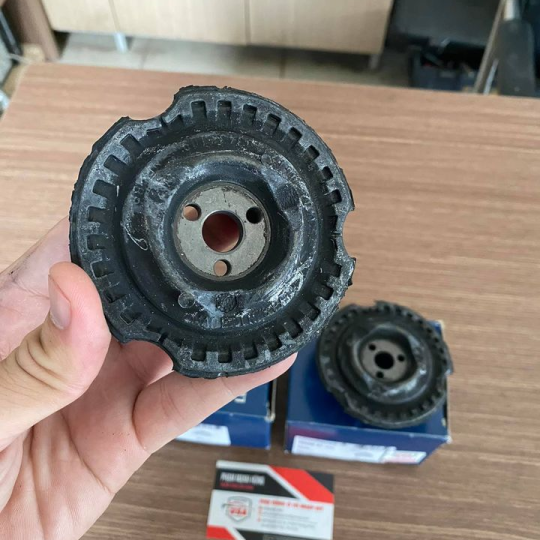 Cao su đầu phuộc trước Audi Q7 - 7L0412327A