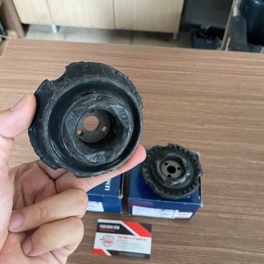 Cao su đầu phuộc trước Audi Q7 - 7L0412327A