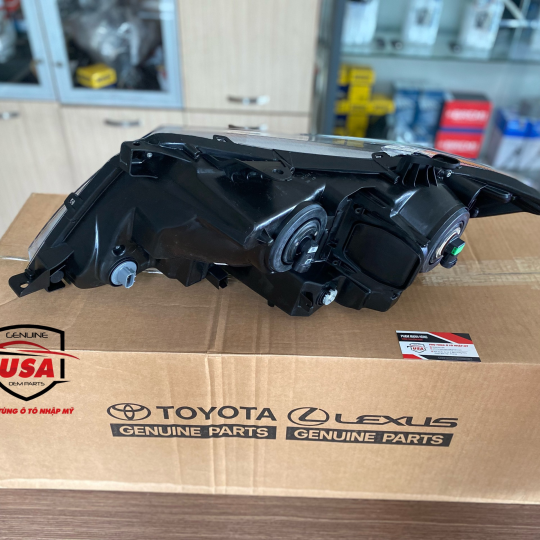 Đèn pha Toyota Venza   