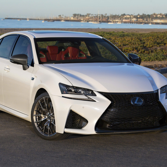 Bố thắng trước Lexus GS350