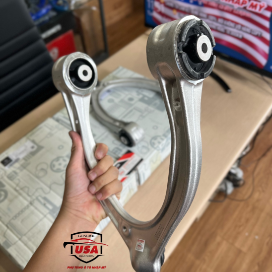Càng A trước trên Mercedes GLC 300 