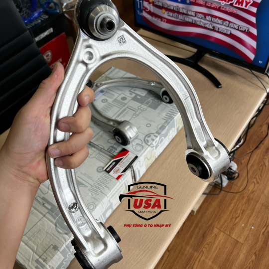 Càng A trước trên Mercedes GLC 300 