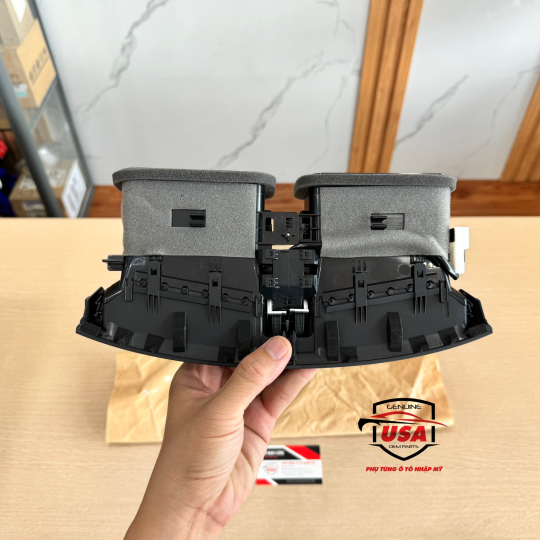 Cửa lấy gió trung tâm Lexus IS 250C