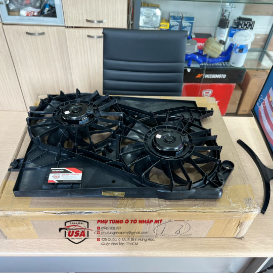 Quạt giải nhiệt động cơ Chryler 300C