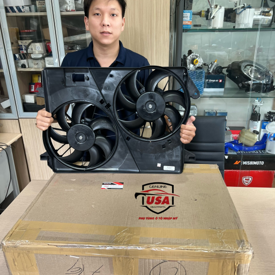 Quạt giải nhiệt động cơ Chryler 300C