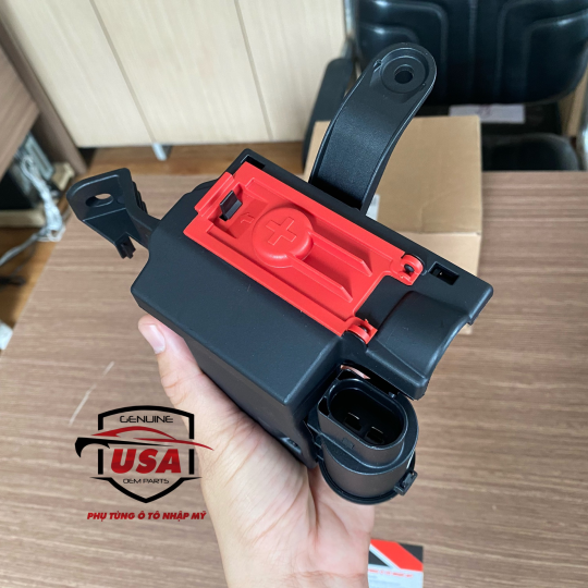 Cọc dương bình điện Audi A4 - 8W0941823F