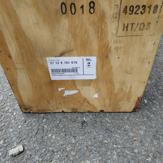 Phuộc Nhúng trước BMW 750 