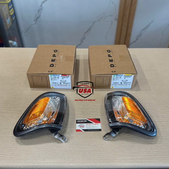 Đèn xi  nhan trước Toyota Tacoma
