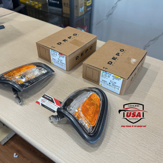 Đèn xi  nhan trước Toyota Tacoma