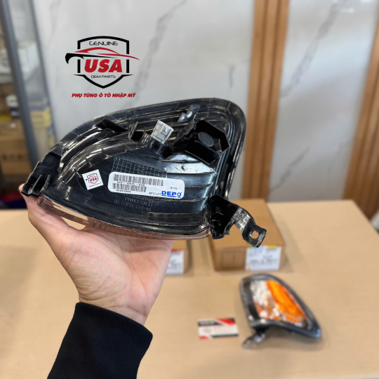 Đèn xi  nhan trước Toyota Tacoma