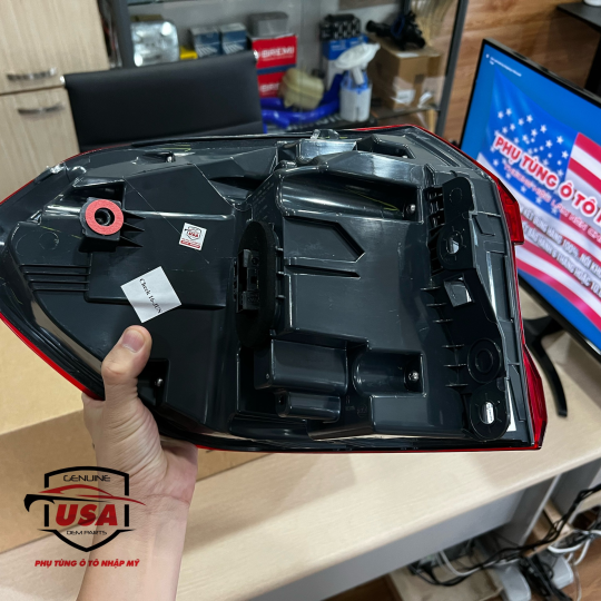 Đèn hậu sau BMW X3 