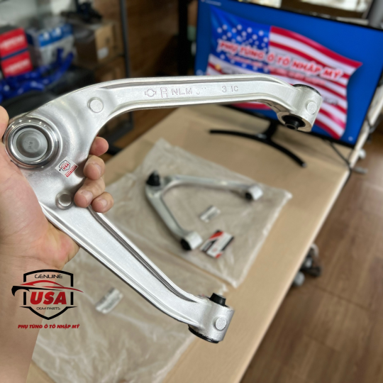 Càng C trên trước Infinity QX70 
