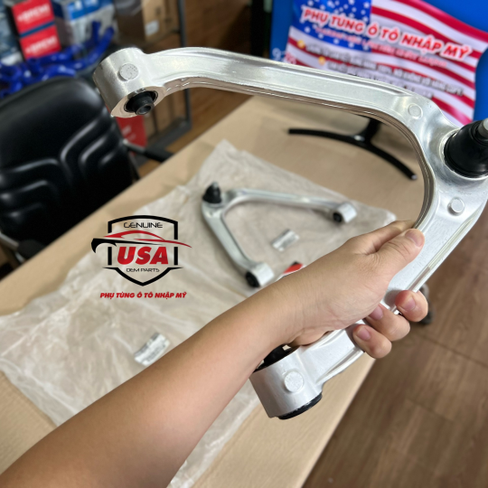 Càng C trên trước Infinity QX70 