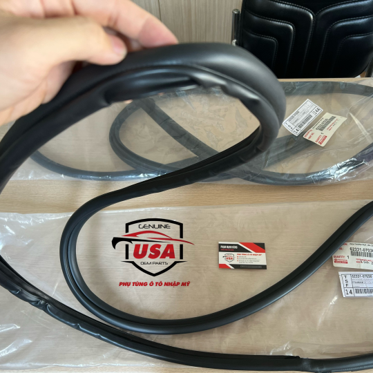 Ron khung cửa sau Toyota Avalon 62331-07030   ,  62332-07030