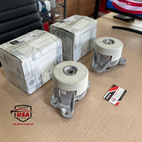 Cao su chân máy Mercedes GLC 300 - 2532401000 , 2532400900