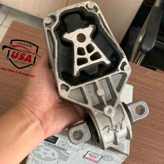Cao su treo máy Mercerdes CLA 45  - A2462401209