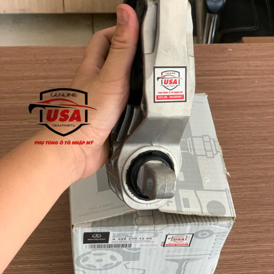 Cao su treo máy Mercerdes CLA 45  - A2462401209