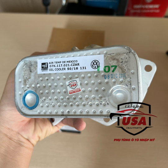 Két giải nhiệt dầu động cơ Volkswagen Passat , Beetle - 07K117021C 