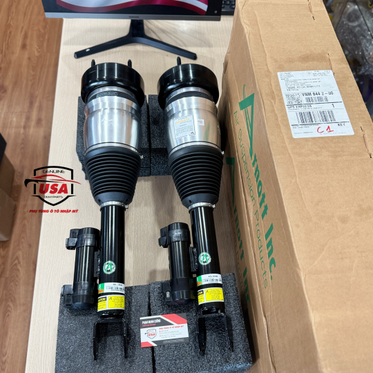 Phuộc hơi trước  Arnott - USA Mercedes C300 -AMG  - A2053208300 - A2053208400