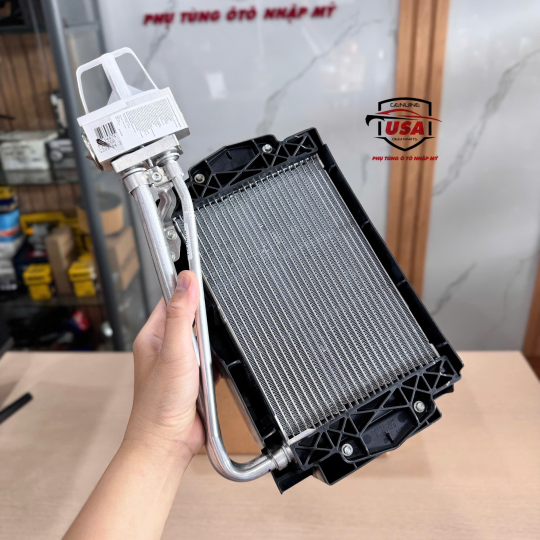 Giàn lạnh điều hòa sau Cadillac Escalade ESV  84445411