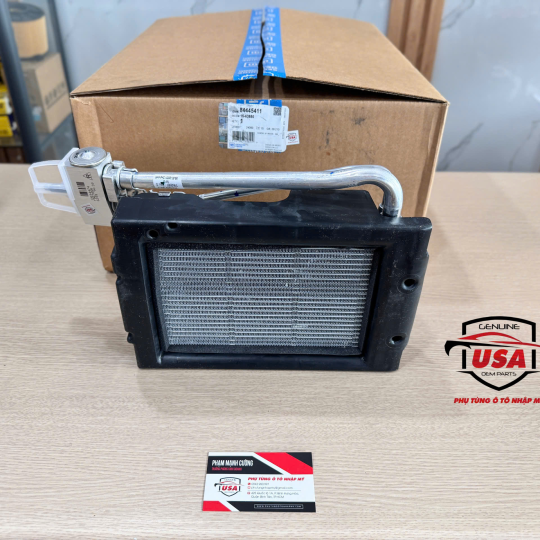 Giàn lạnh điều hòa sau Cadillac Escalade ESV  84445411