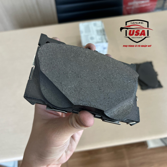 Bố thắng trước Mercedes GLC 300