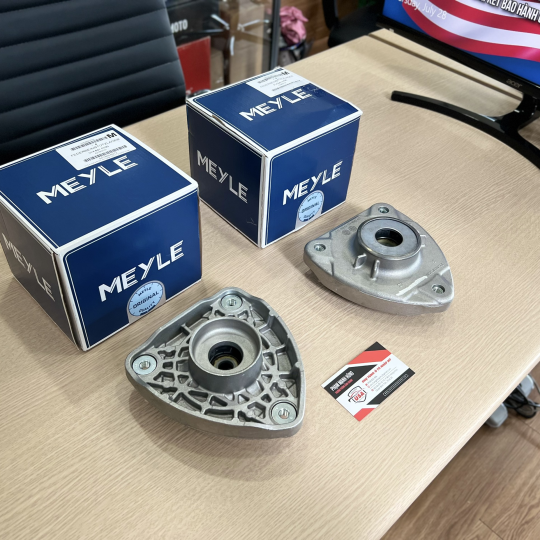 Cao su bắt  bèo nhúng trước Mercerdes GLA 250 - A2463230020
